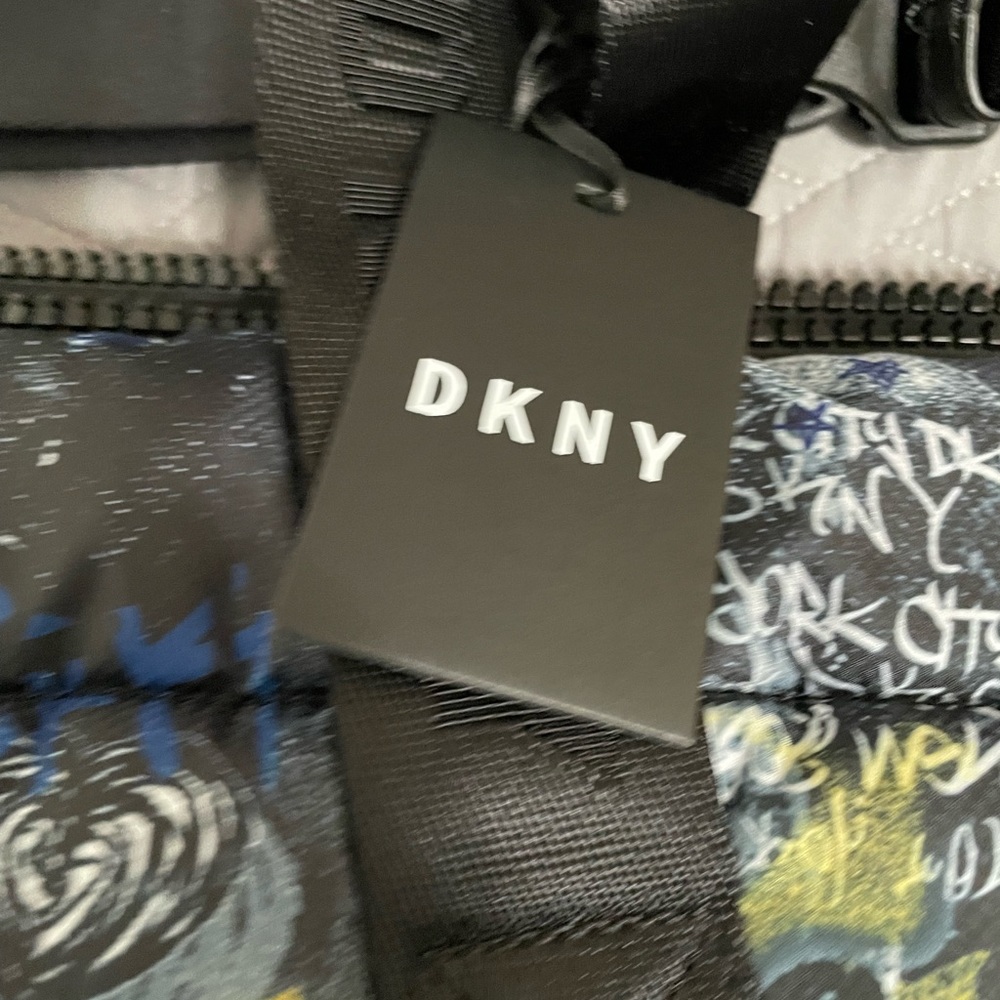 DKNY Weekender Bag 21x18x8 inches - Picture 3 of 10